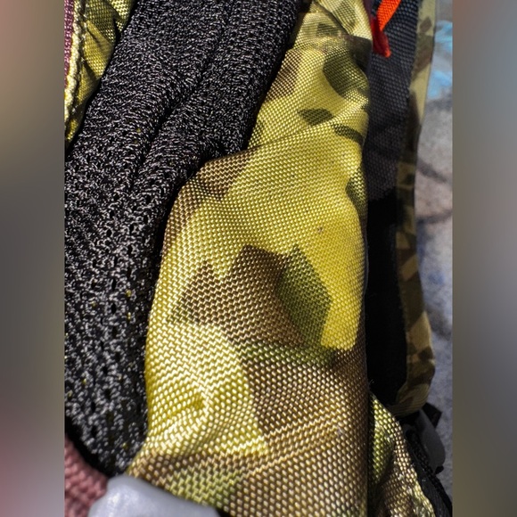 CamelBak Mini M.U.L.E. Kids Hydration Backpack 50oz *Bladder not included* - Picture 4 of 7